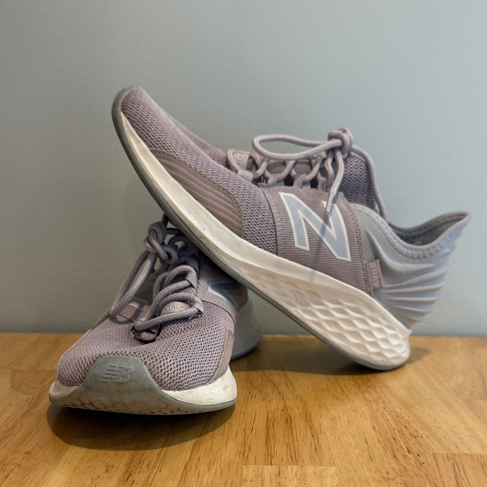 NB Lavender fresh foam roav sneakers